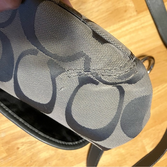 Coach SoHo Signature canvas shoulder bag with two tags. - Picture 9 of 11